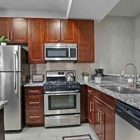 Exceptional 4Br Coach House In West Town - May Ch